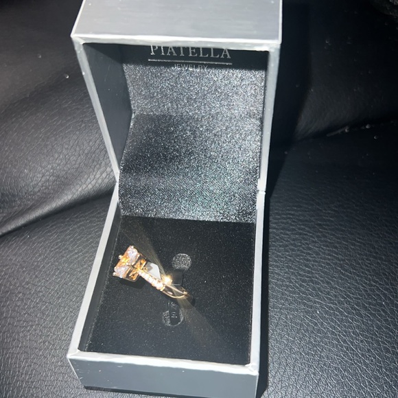 Size 7 gold plated CZ ring - Picture 5 of 6